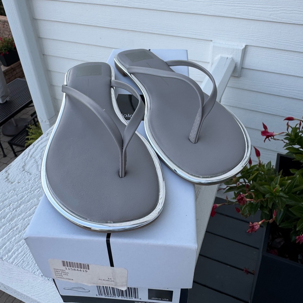 NIB Women’s Dolce Vita Dawn Grey Stella Sandals 8.5